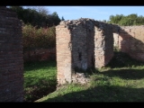 05096 ostia - regio i - insula xix - horrea dei mensores (i,xix,4) - ostseite - 7. raum von sueden - hinterer raum - bli ri nordwesten - 01-2024.jpg